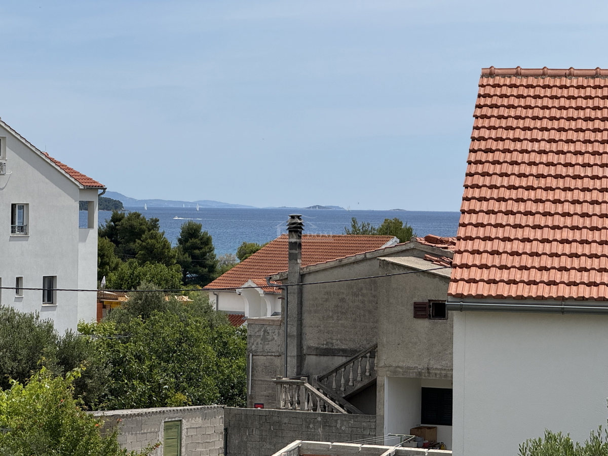 Vodice - Appartamento S3 al primo piano, a soli 350 m dalla spiaggia