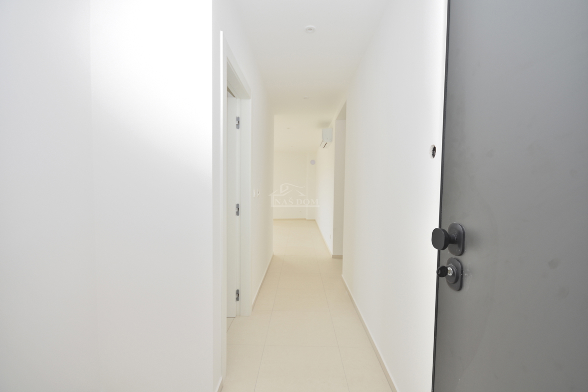 Vodice - Appartamento S3 al primo piano, a soli 350 m dalla spiaggia