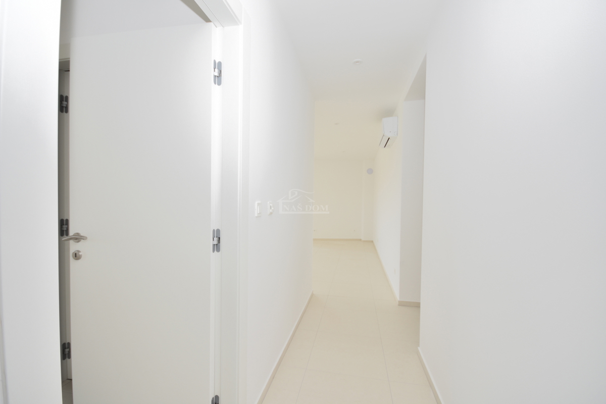 Vodice - Appartamento S3 al primo piano, a soli 350 m dalla spiaggia