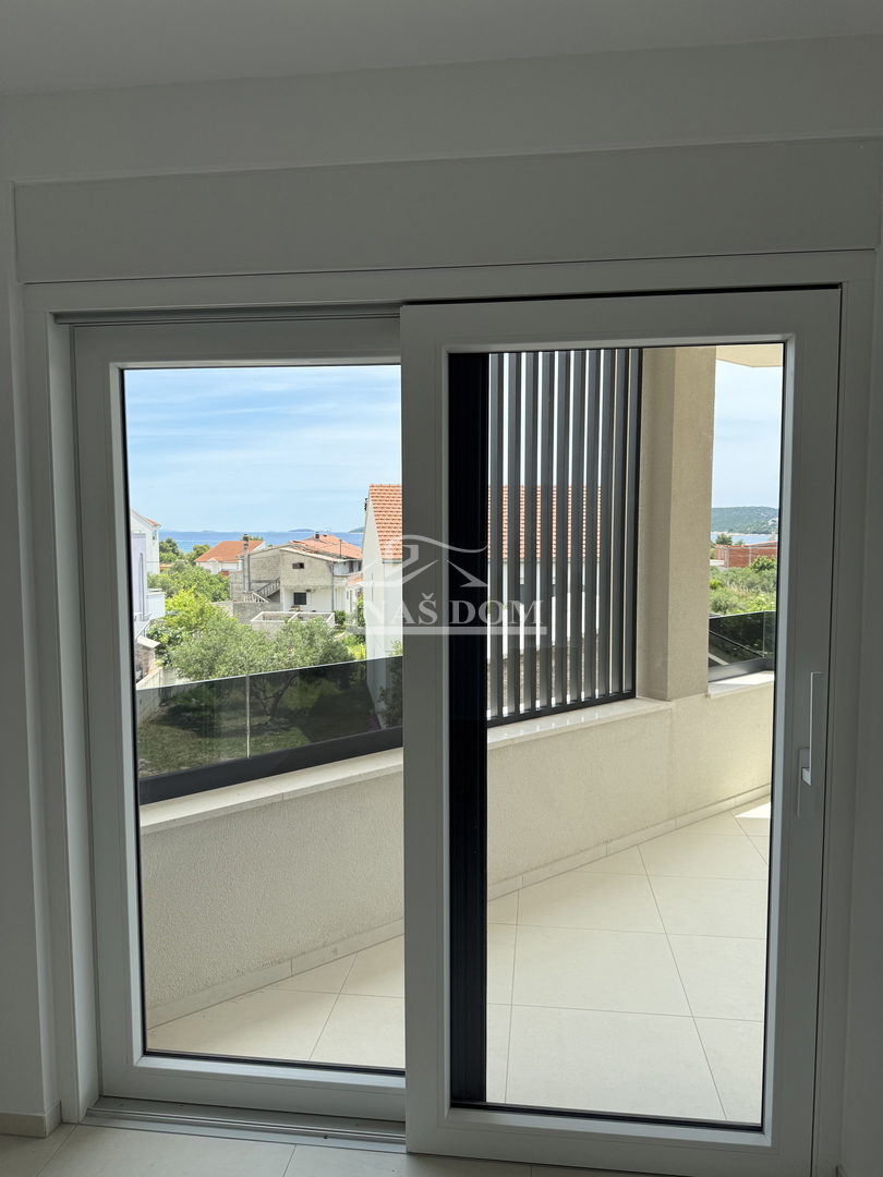 Vodice - Appartamento S3 al primo piano, a soli 350 m dalla spiaggia