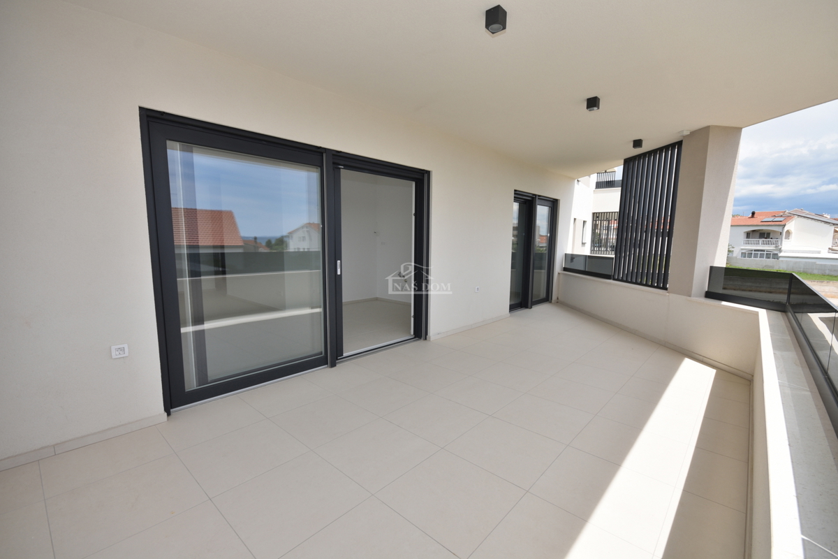 Vodice - Appartamento S3 al primo piano, a soli 350 m dalla spiaggia