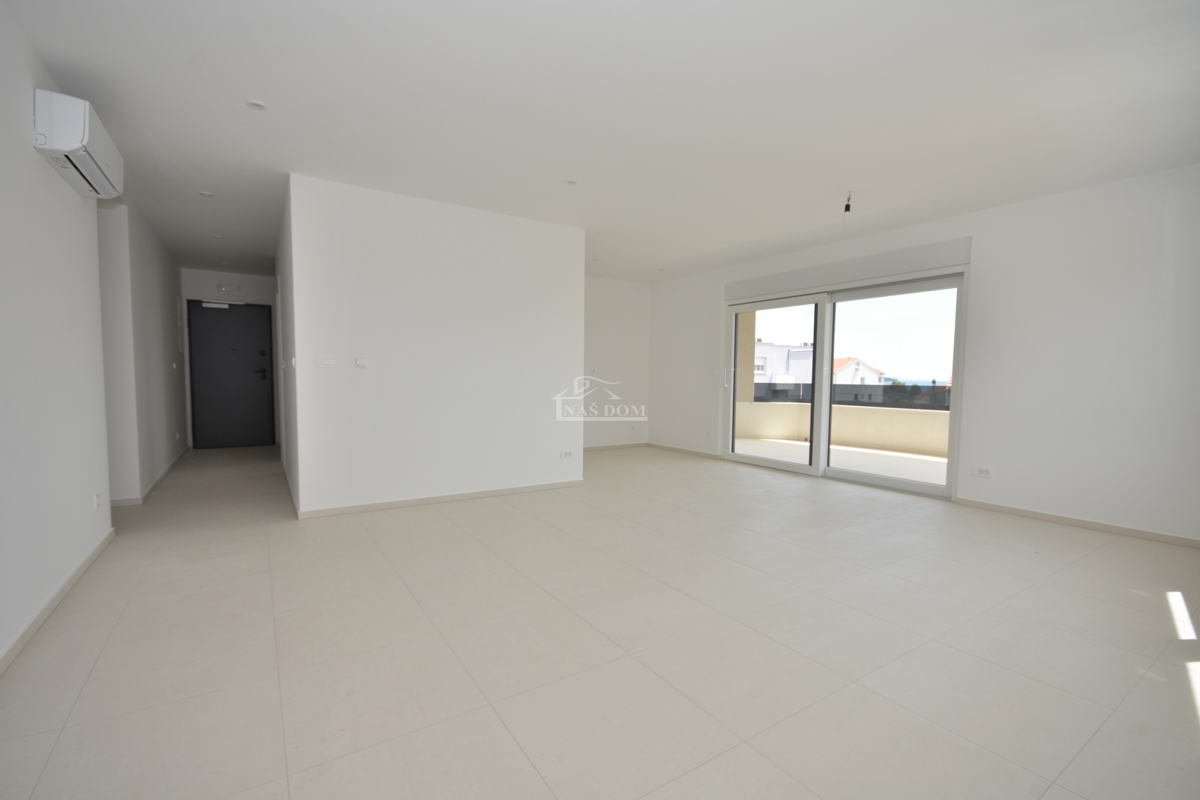 Vodice - Appartamento S3 al primo piano, a soli 350 m dalla spiaggia