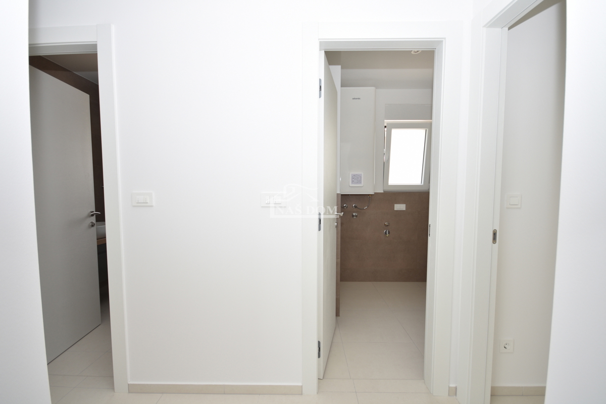 Vodice - Appartamento S3 al primo piano, a soli 350 m dalla spiaggia