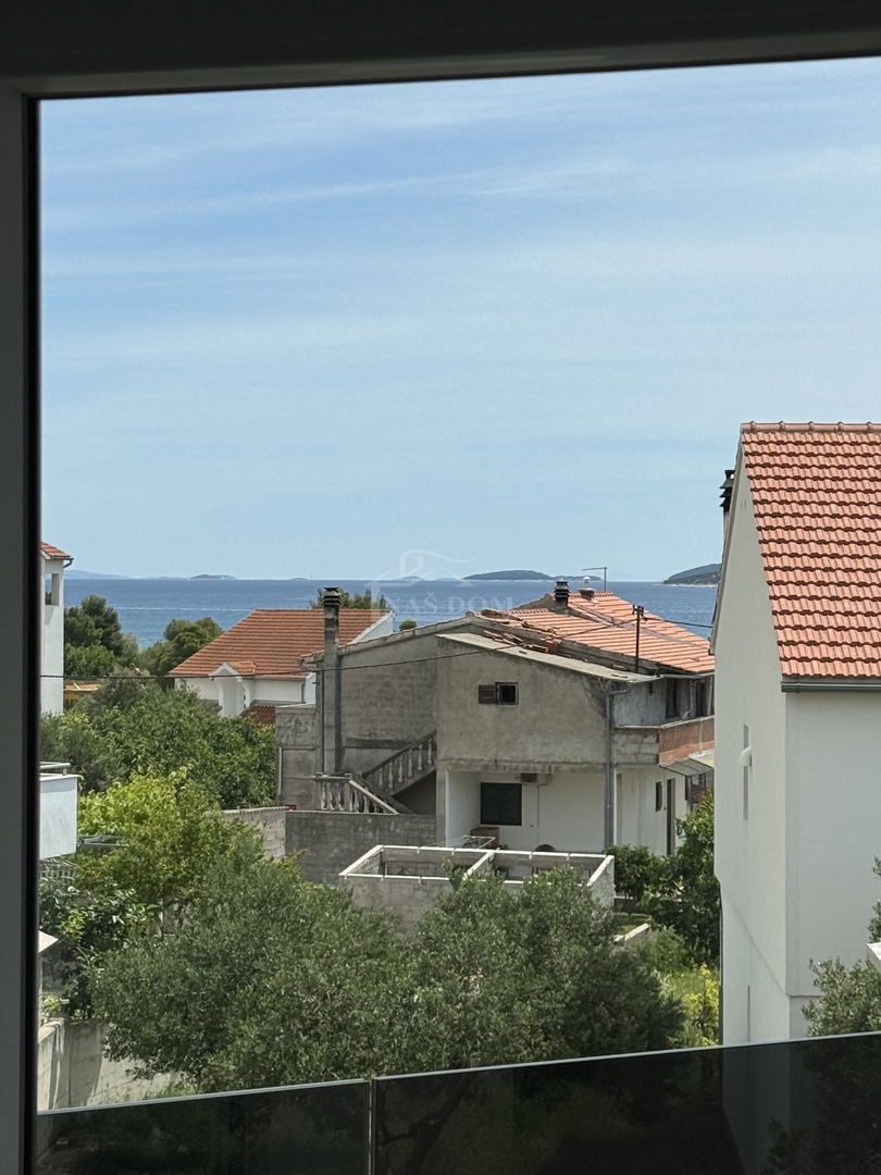 Vodice - Appartamento S3 al primo piano, a soli 350 m dalla spiaggia