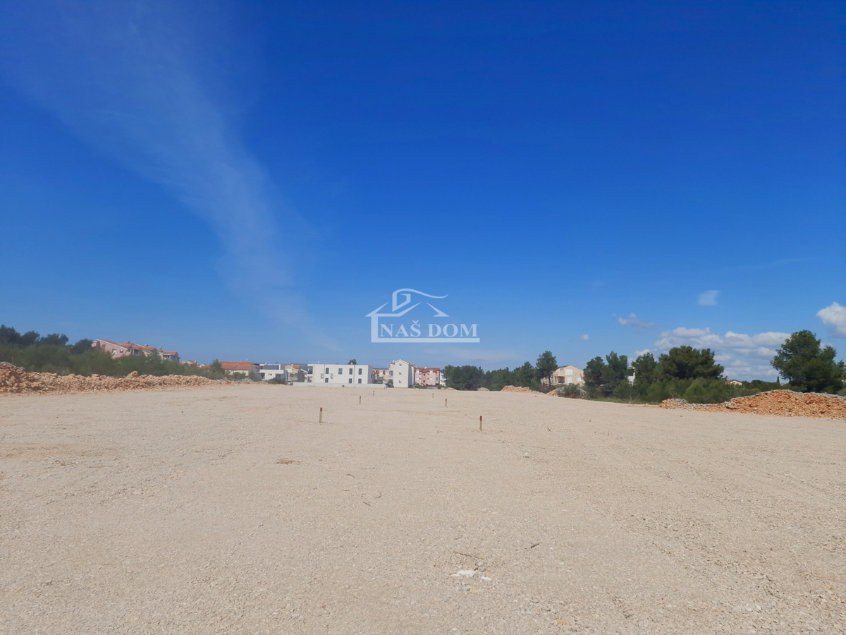 Vodice, SRIMA - terreno edificabile a 400 m dalla spiaggia