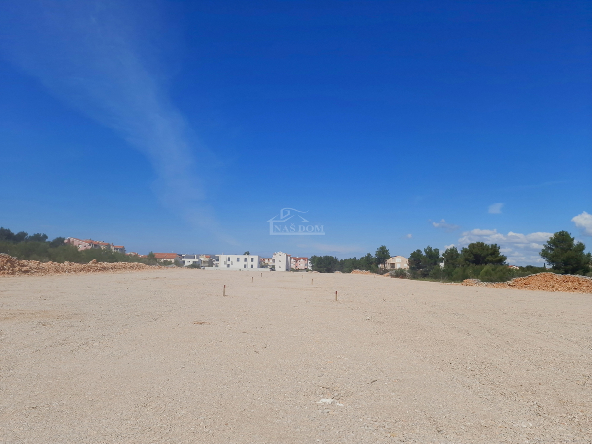 Vodice, SRIMA - terreno edificabile a 400 m dalla spiaggia