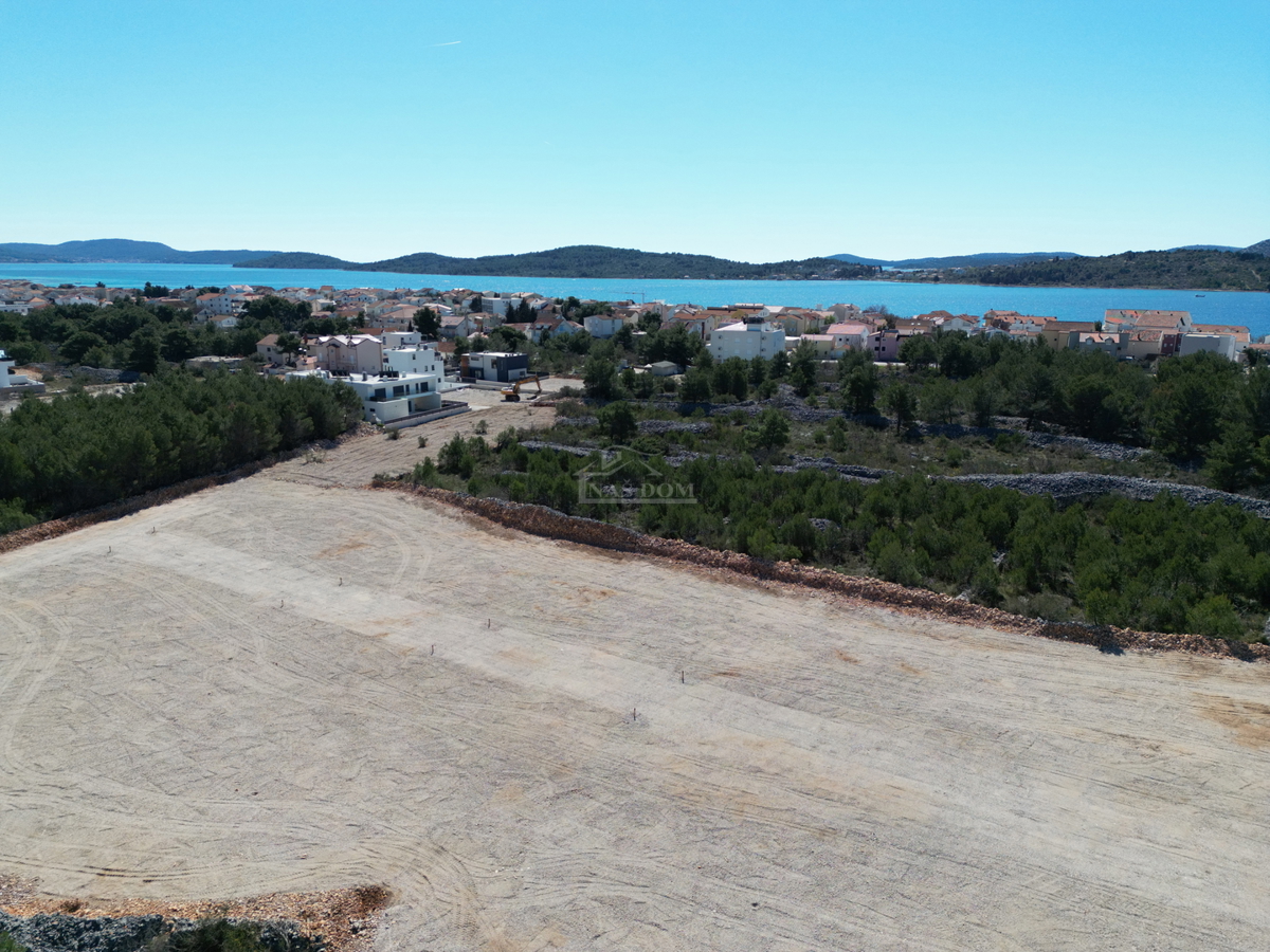 Vodice, SRIMA - terreno edificabile a 400 m dalla spiaggia