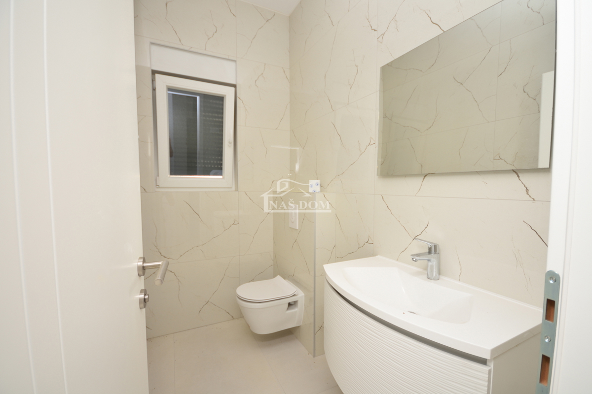 Srima - Locale commerciale PP1, prima fila sul mare