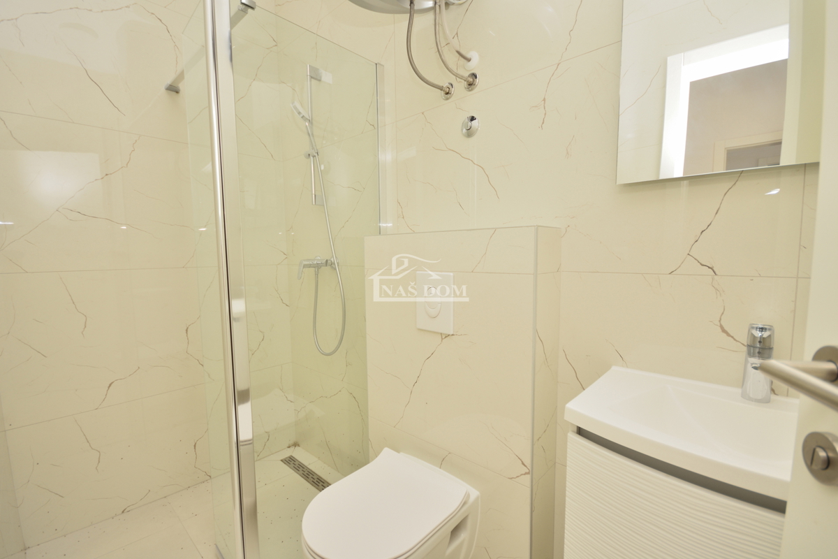 Srima - Locale commerciale PP1, prima fila sul mare