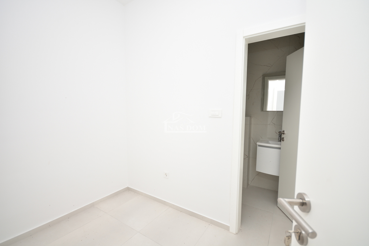 Srima - Locale commerciale PP1, prima fila sul mare