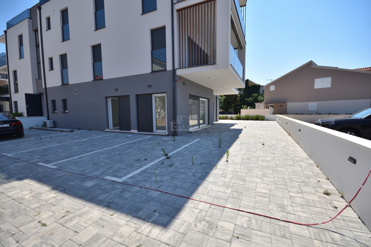 Srima - Locale commerciale PP1, prima fila sul mare