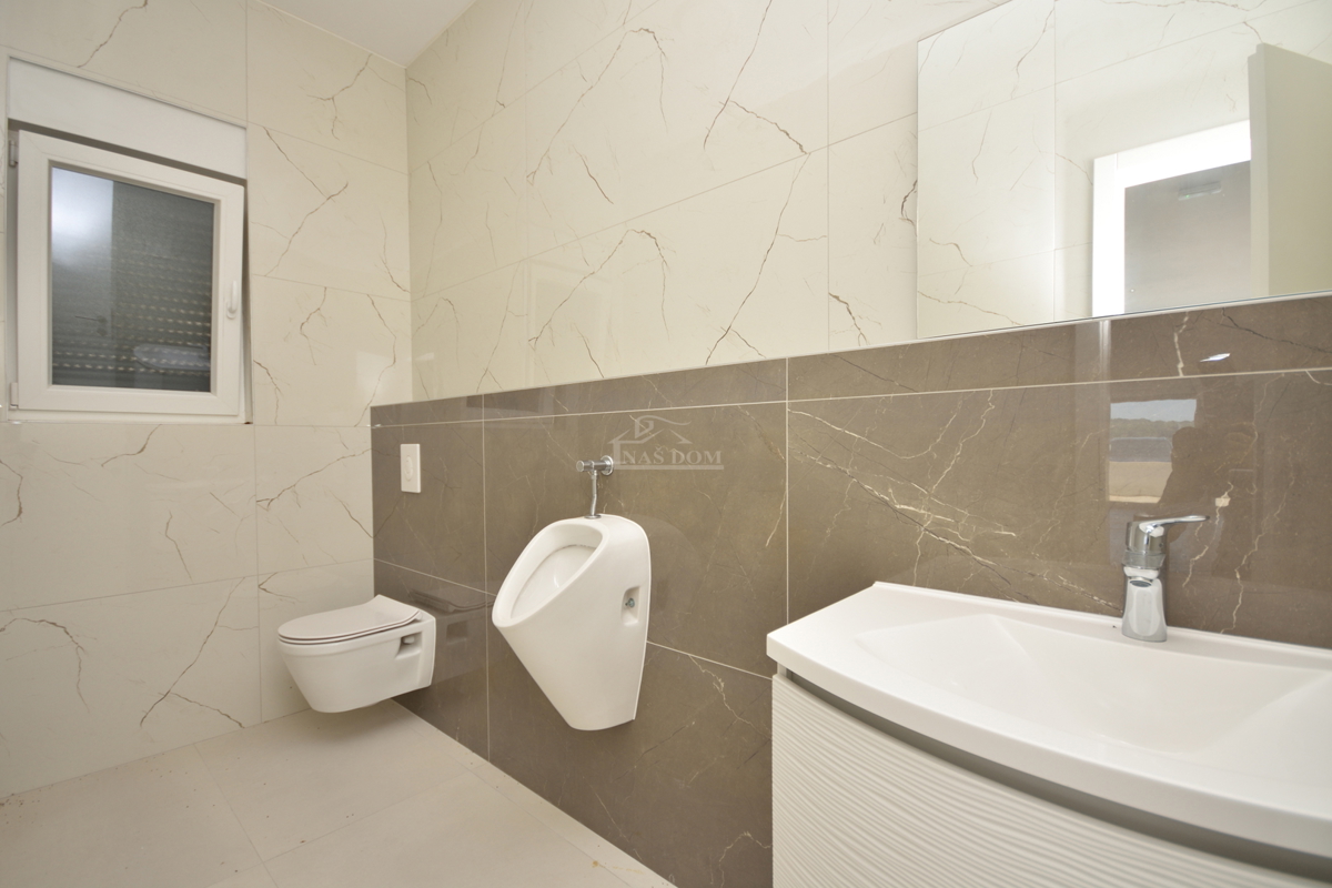 Srima - Locale commerciale PP1, prima fila sul mare