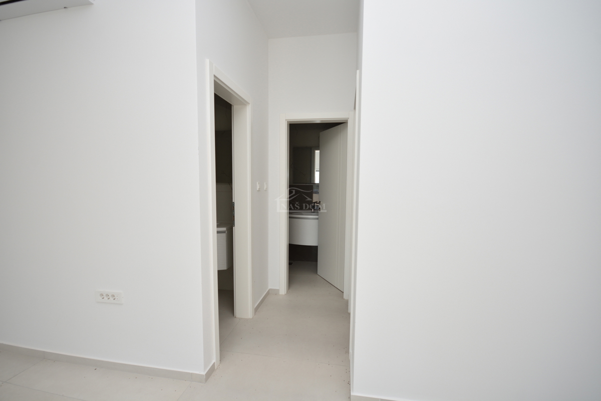 Srima - Locale commerciale PP1, prima fila sul mare