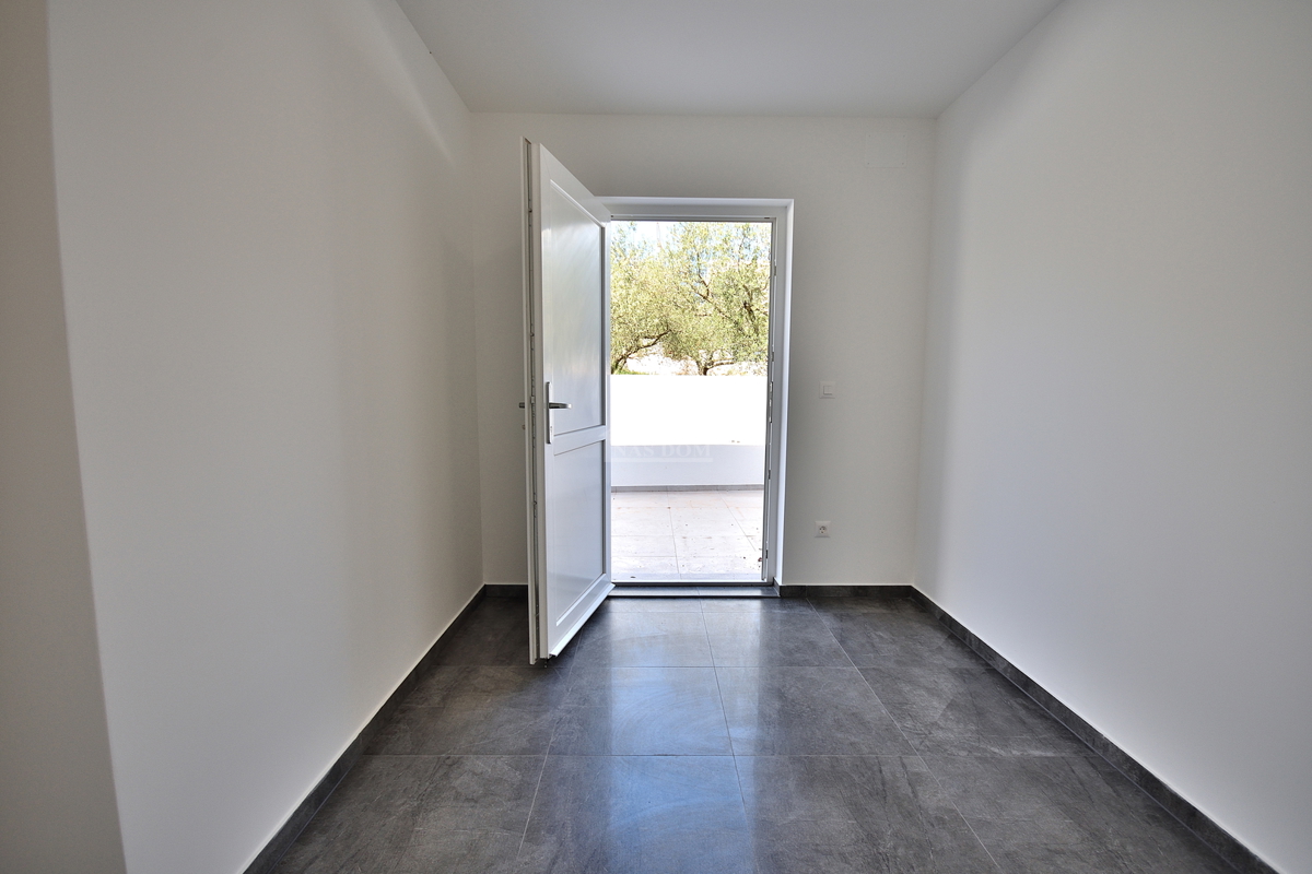 Vodice -*NUOVA COSTRUZIONE* S1 doppia casa bifamiliare in posizione tranquilla, a 950 m dalla spiaggia