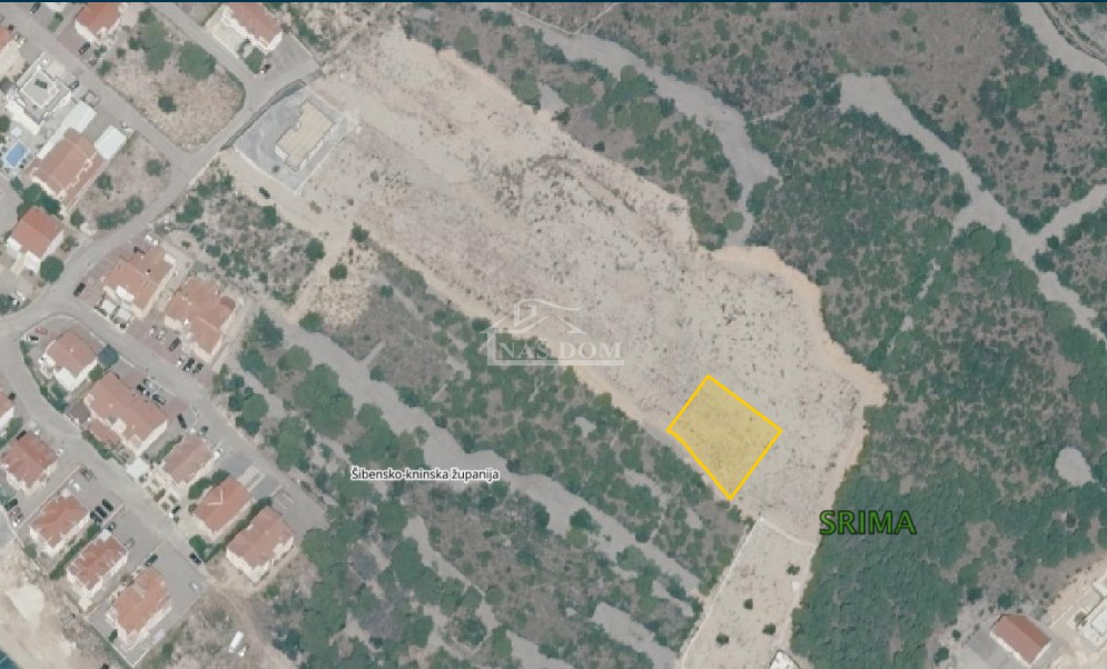 Terreno edificabile con progetto per 4 unità abitative – a 550 m dalla spiaggia, Srima