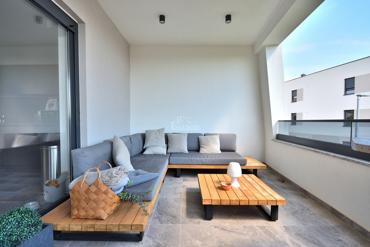 Vodice - appartamento arredato al piano terra con giardino e vista mare, a 300 m dalla spiaggia