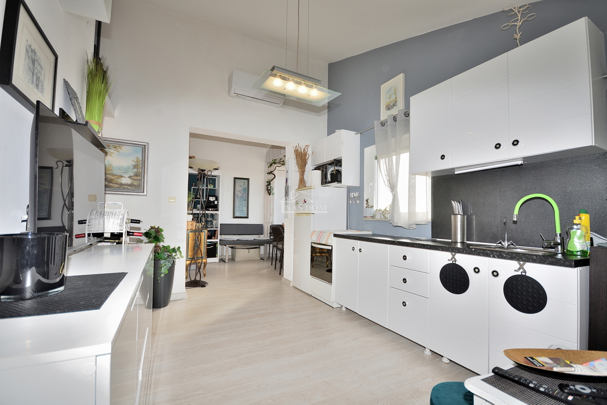 Vodice - Appartamento arredato con una camera da letto a 450 m dalla spiaggia, vista mare