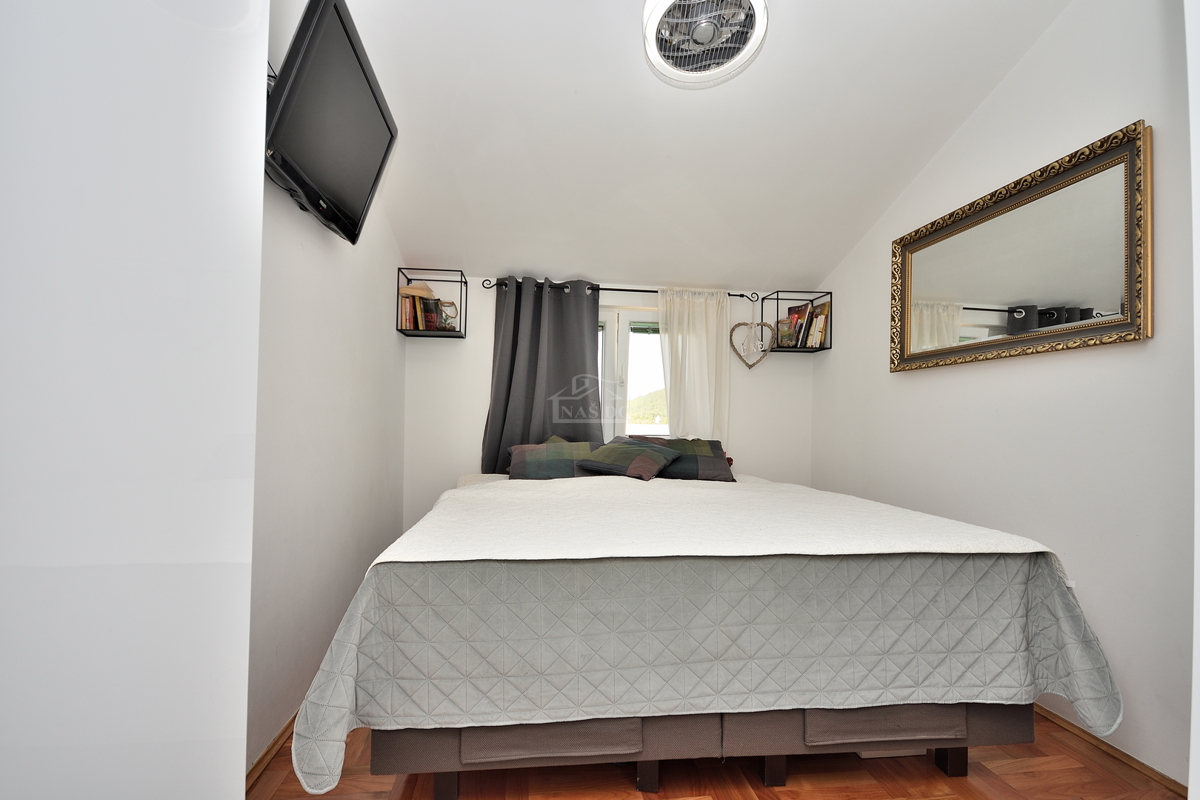 Vodice - Appartamento arredato con una camera da letto a 450 m dalla spiaggia, vista mare