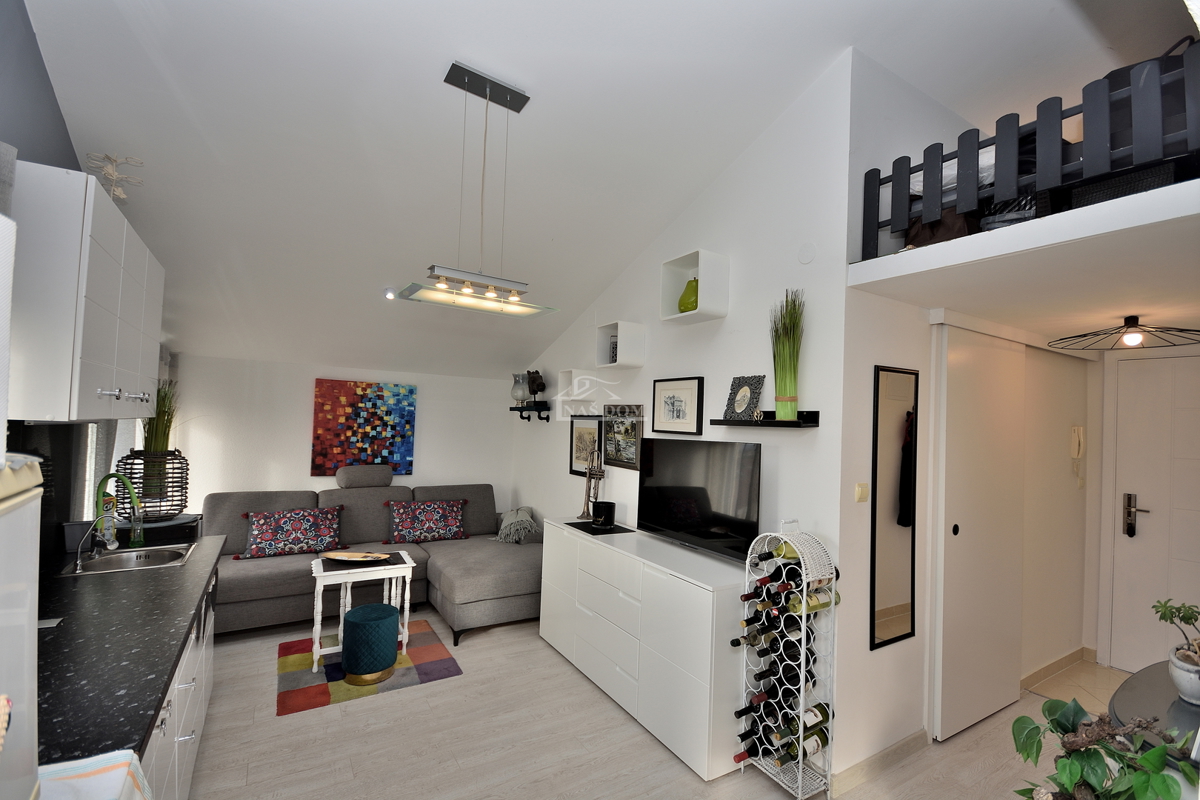 Vodice - Appartamento arredato con una camera da letto a 450 m dalla spiaggia, vista mare