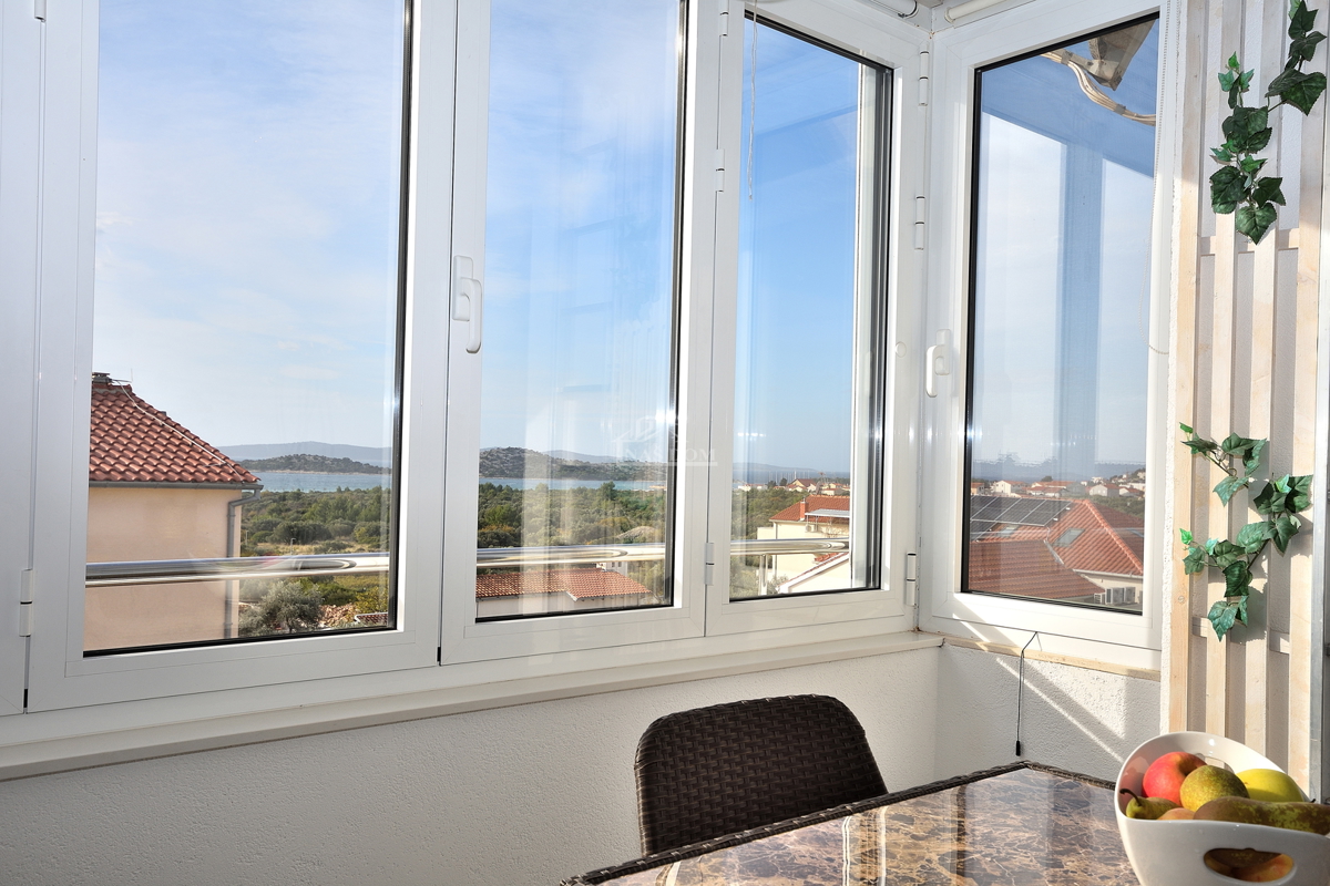 Vodice - Appartamento arredato con una camera da letto a 450 m dalla spiaggia, vista mare