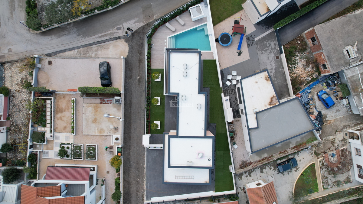 Elegante villa di lusso con piscina, giardino e dotazioni premium – Vodice