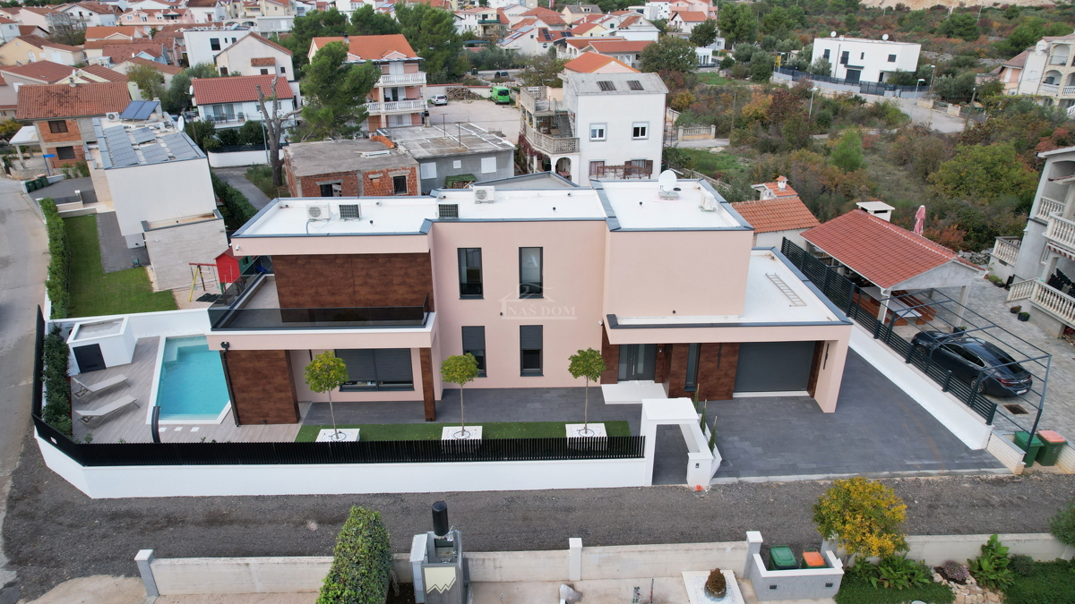 Elegante villa di lusso con piscina, giardino e dotazioni premium – Vodice