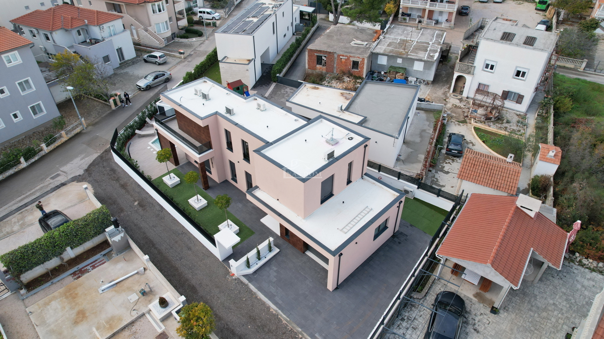 Elegante villa di lusso con piscina, giardino e dotazioni premium – Vodice