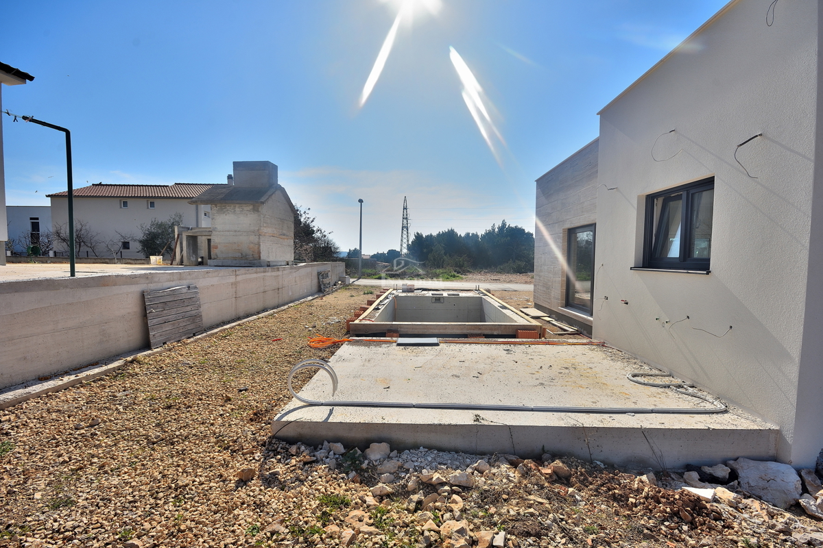 VODICE - Villa moderna con piscina - NUOVA COSTRUZIONE