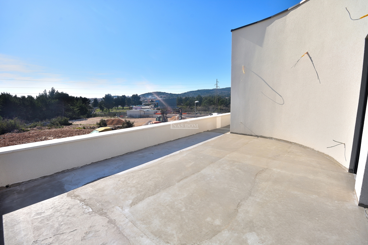 VODICE - Villa moderna con piscina - NUOVA COSTRUZIONE