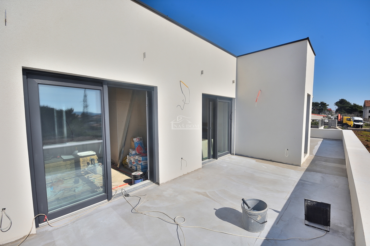 VODICE - Villa moderna con piscina - NUOVA COSTRUZIONE