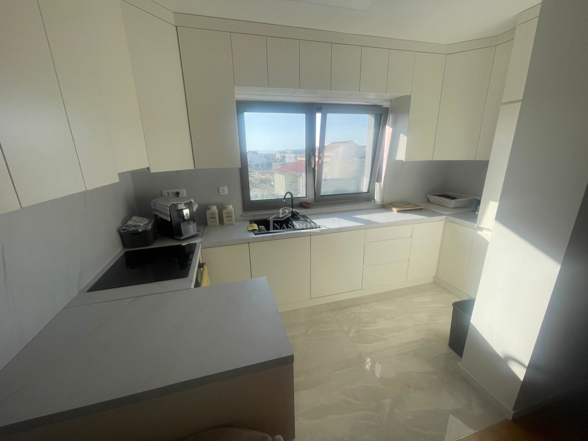 Vodice - Appartamento di lusso arredato completamente con 4 camere da letto – 500 m dalla spiaggia