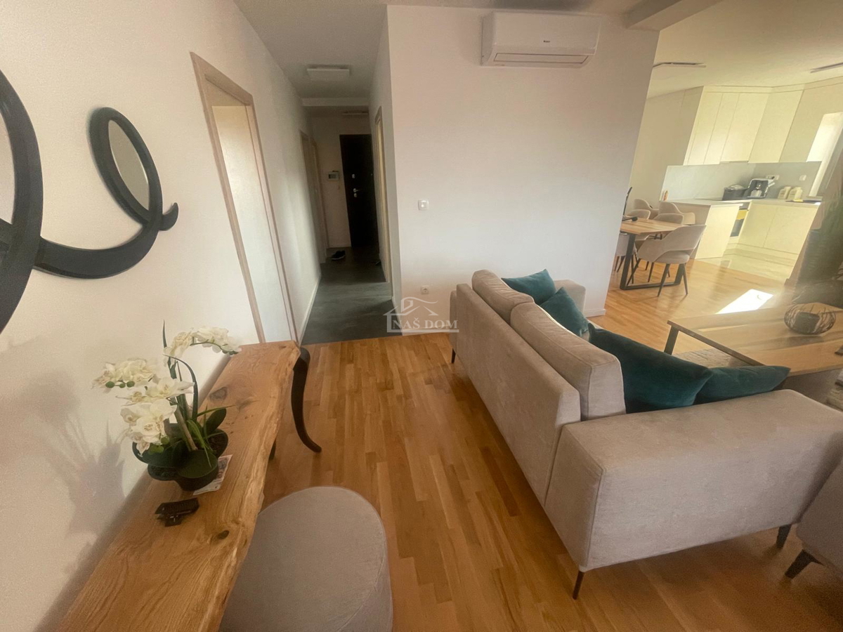 Vodice - Appartamento di lusso arredato completamente con 4 camere da letto – 500 m dalla spiaggia