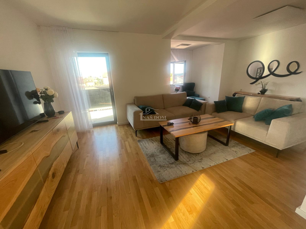 Vodice - Appartamento di lusso arredato completamente con 4 camere da letto – 500 m dalla spiaggia