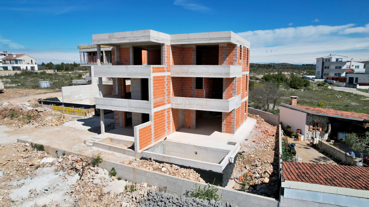 Vodice - Appartamento di lusso S1 con giardino in posizione tranquilla, nuova costruzione