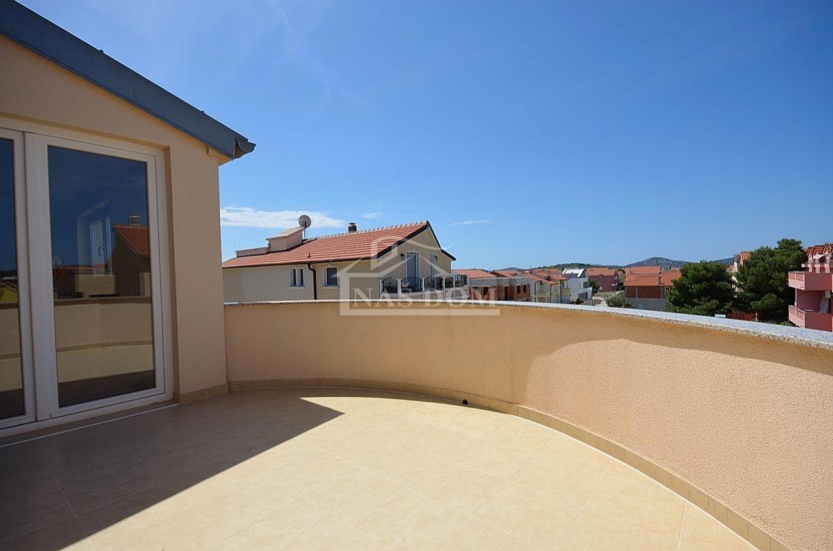 Vodice - Casa con 6 appartamenti