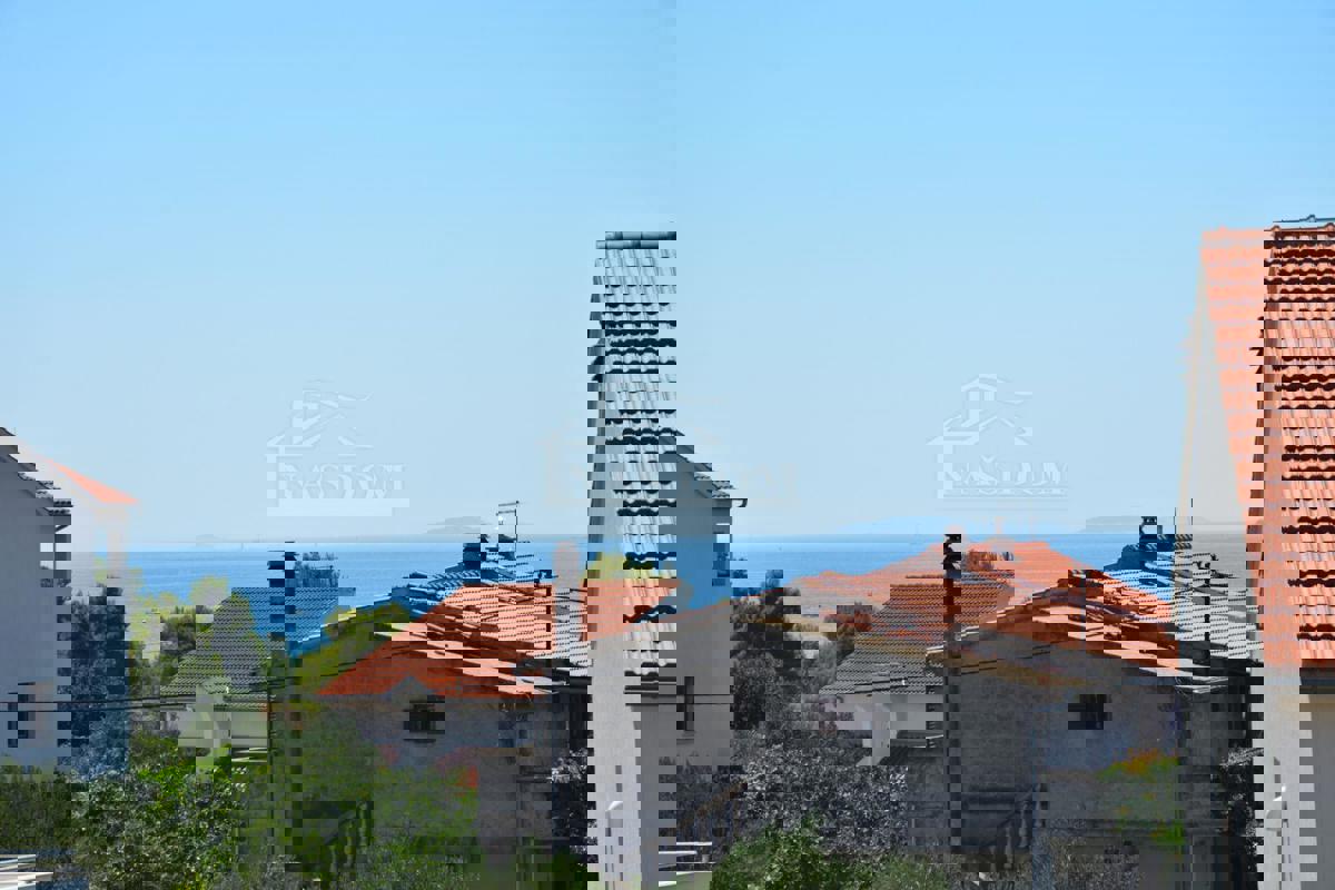 Vodice - Appartamento S3 al primo piano, a soli 350m dalla spiaggia