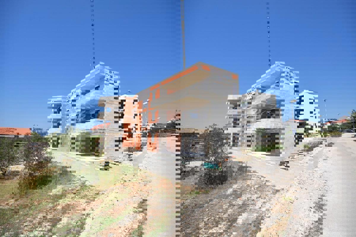 Vodice - Appartamento S3 al primo piano, a soli 350m dalla spiaggia