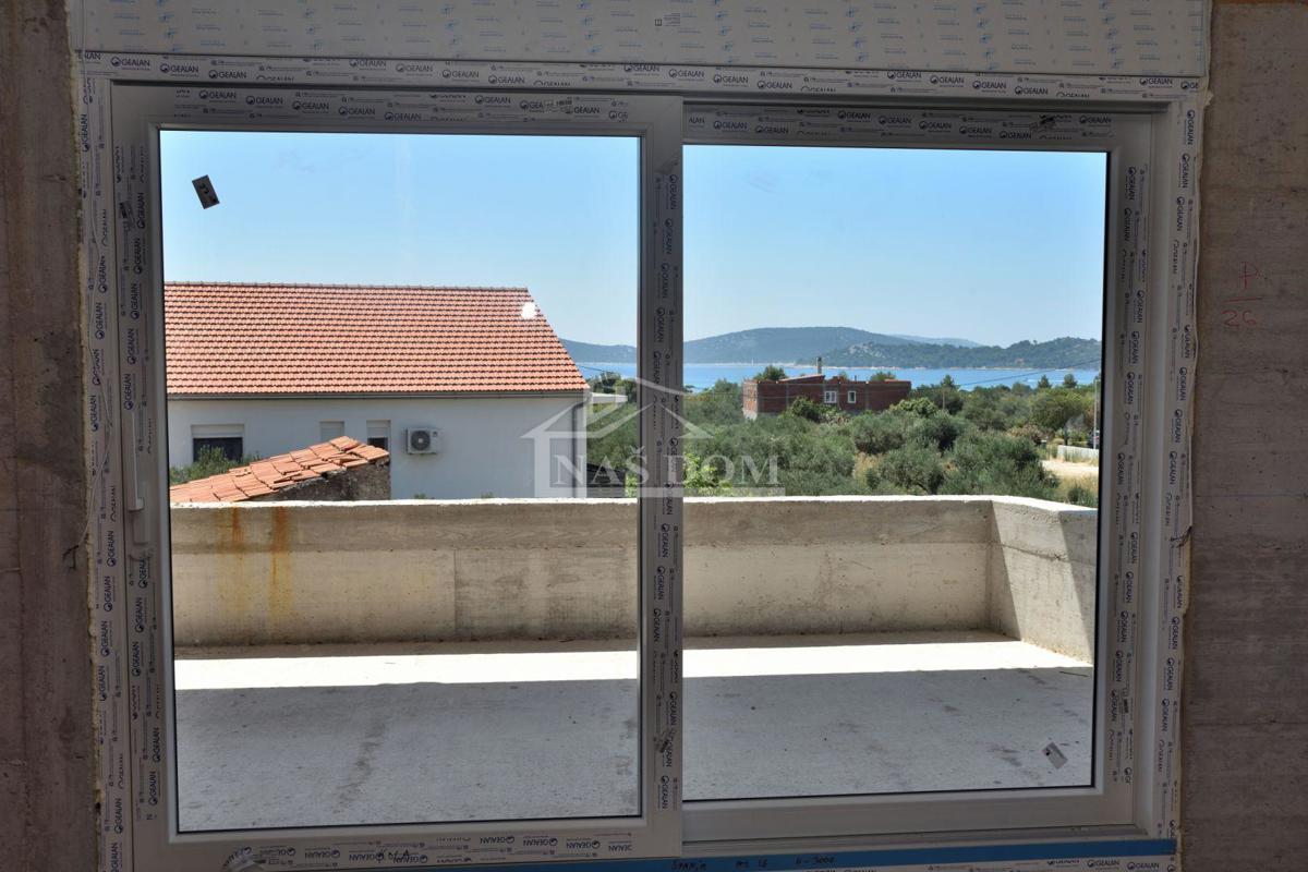 Vodice - Appartamento S3 al primo piano, a soli 350m dalla spiaggia