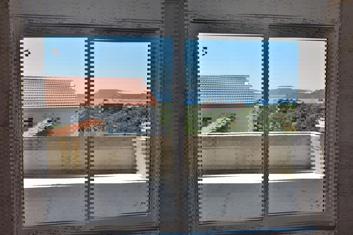 Vodice - Appartamento S3 al primo piano, a soli 350m dalla spiaggia