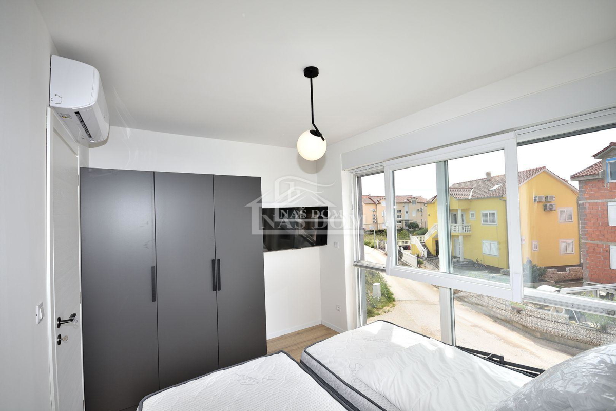 Vodice - appartamento arredato su due livelli con giardino, a 850 m dal mare