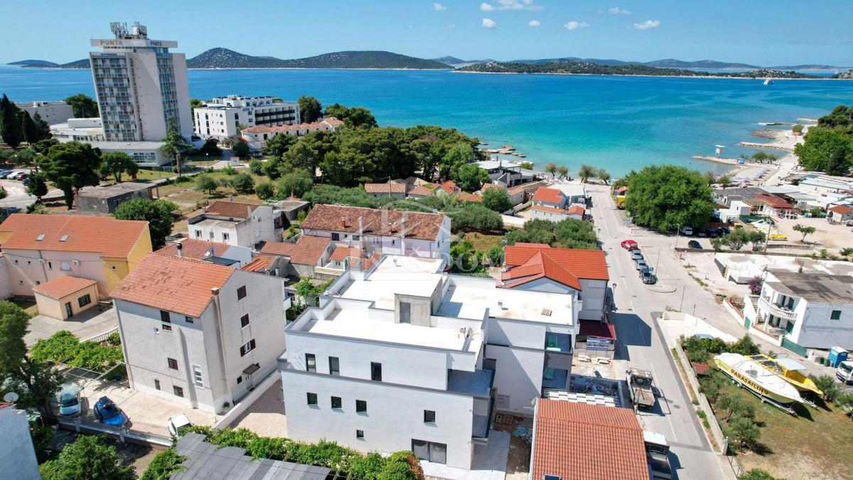 Vodice - Appartamento S4 con giardino, a 50m dalla spiaggia