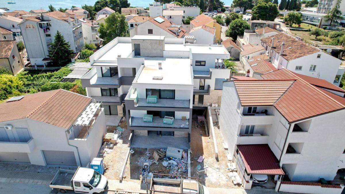 Vodice - Appartamento S4 con giardino, a 50m dalla spiaggia