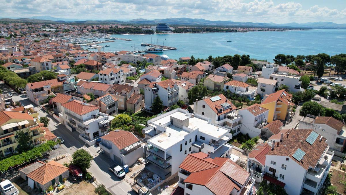 Vodice - Appartamento S4 con giardino, a 50m dalla spiaggia