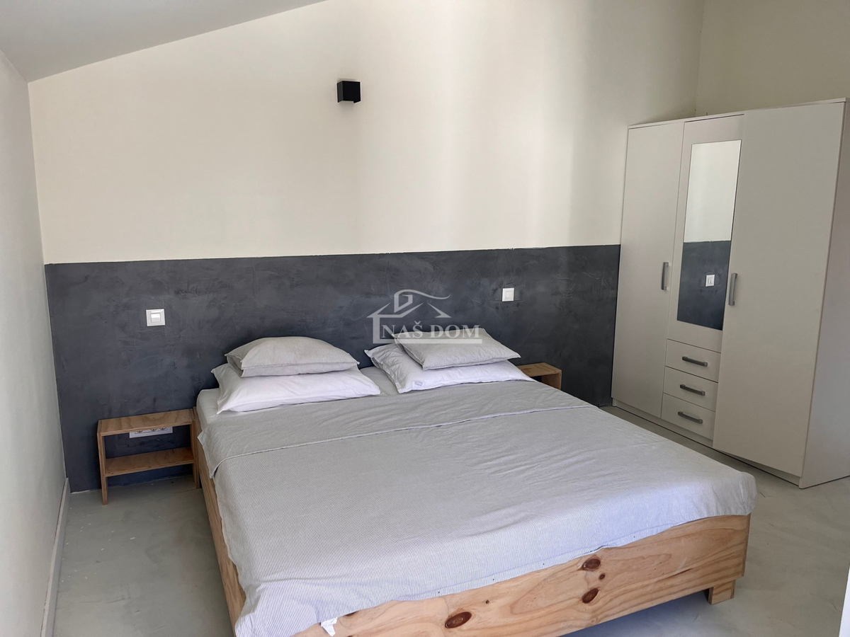 Vodice - 3 case con appartamenti e piscina a Vodice, vicino al centro e alla spiaggia