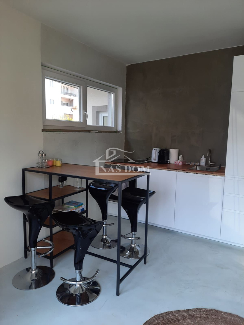 Vodice - 3 case con appartamenti e piscina a Vodice, vicino al centro e alla spiaggia