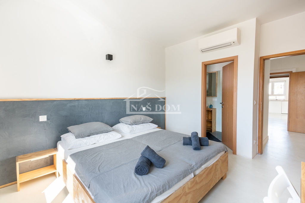 Vodice - 3 case con appartamenti e piscina a Vodice, vicino al centro e alla spiaggia