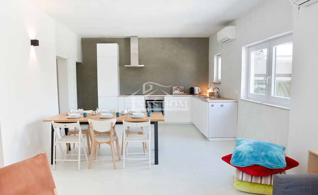 Vodice - 3 case con appartamenti e piscina a Vodice, vicino al centro e alla spiaggia