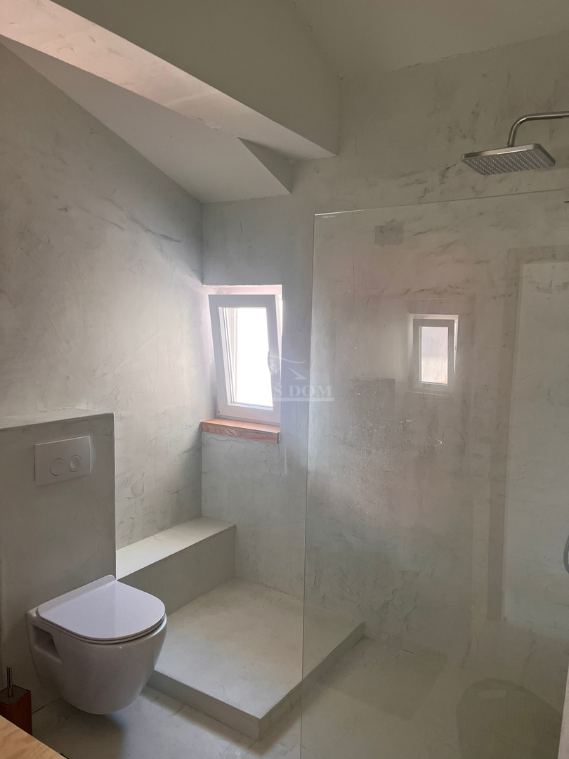 Vodice - 3 case con appartamenti e piscina a Vodice, vicino al centro e alla spiaggia