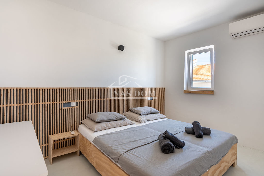 Vodice - 3 case con appartamenti e piscina a Vodice, vicino al centro e alla spiaggia