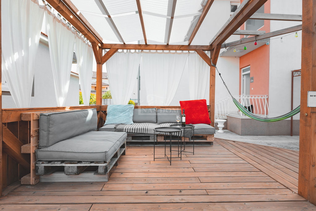 Vodice - 3 case con appartamenti e piscina a Vodice, vicino al centro e alla spiaggia